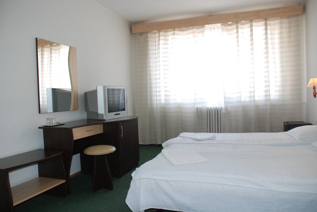 Hotel Merkur Miercurea Ciuc Chambre photo