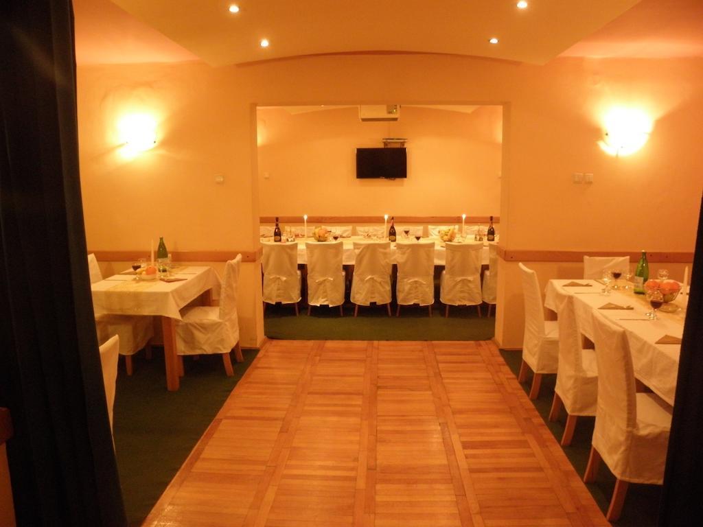 Hotel Merkur Miercurea Ciuc Extérieur photo