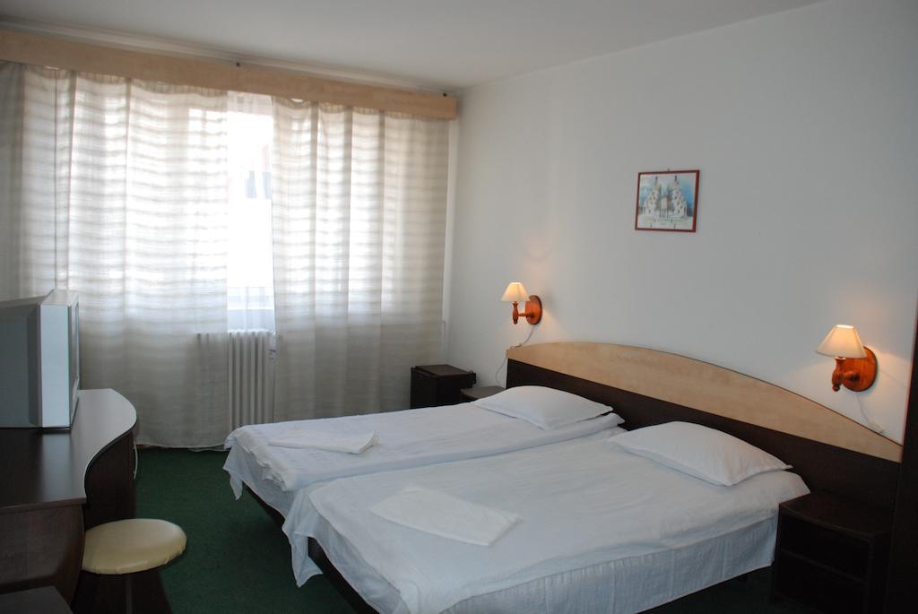 Hotel Merkur Miercurea Ciuc Extérieur photo