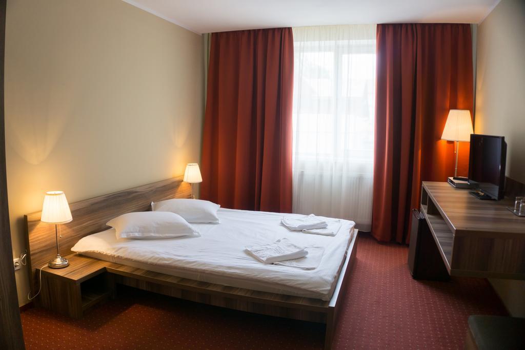 Hotel Merkur Miercurea Ciuc Extérieur photo