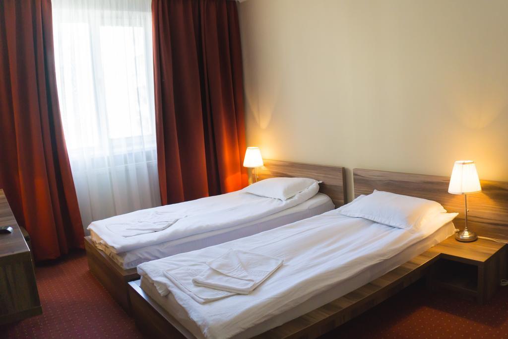 Hotel Merkur Miercurea Ciuc Extérieur photo